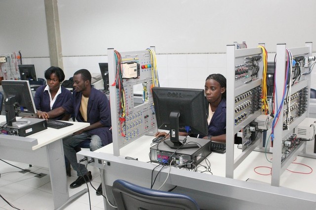 Angola reforça digitalização de serviços e acesso à Internet