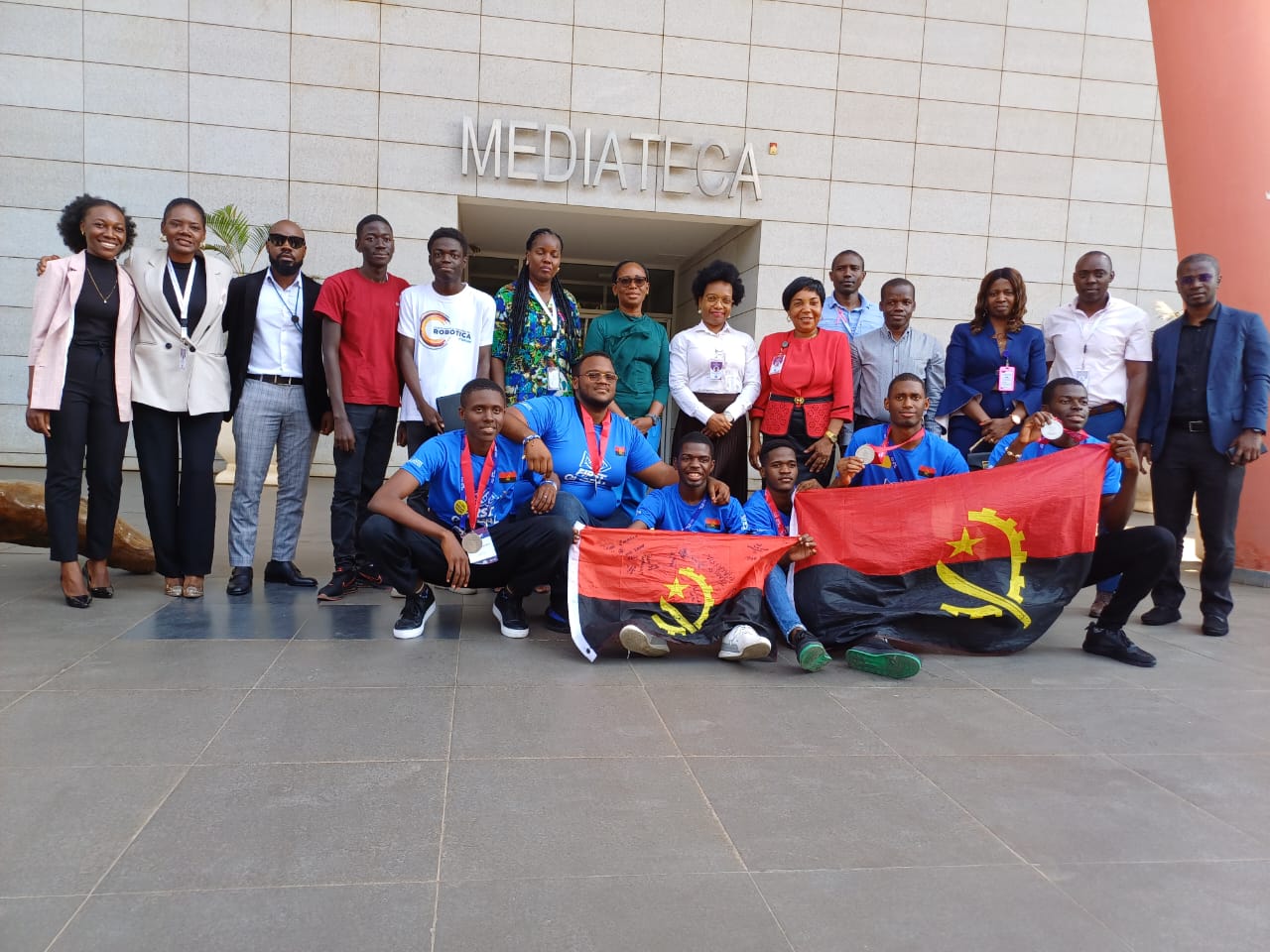 Recepção Triunfal dos Jovens Angolanos Vice-Campeões do Mundial de Robótica
