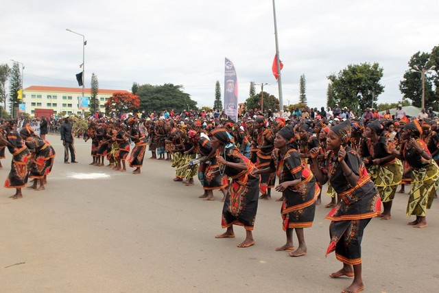 Catorze grupos disputam Carnaval no município da Caála