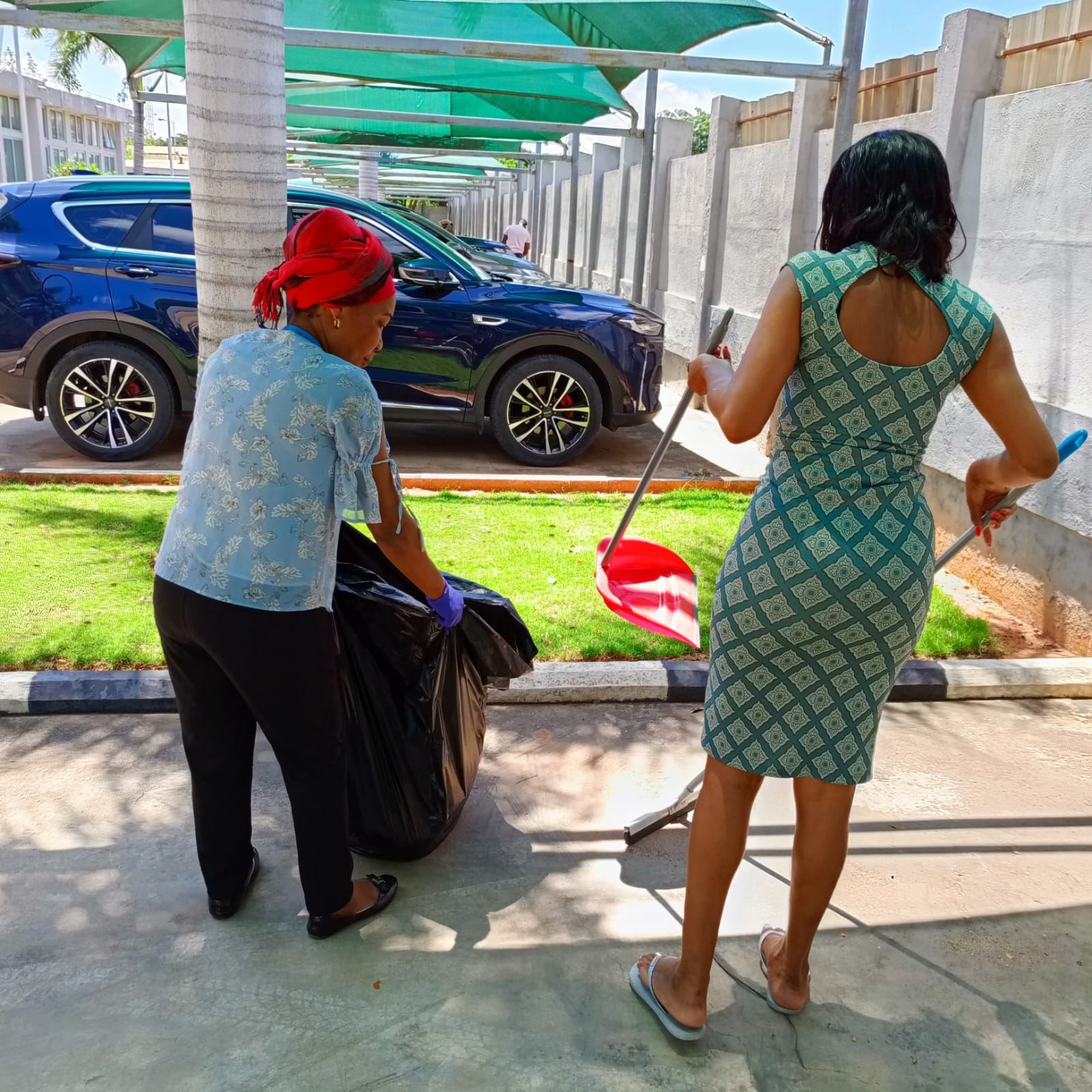 Funcionários da ReMA e Mediateca de Luanda Fazem Campanha de Limpeza