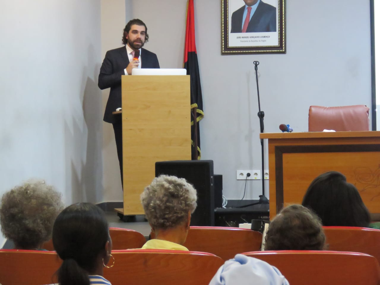 Rede de Mediatecas de Angola leva em palestra “Saúde Mental e Inclusão social em Idosos”