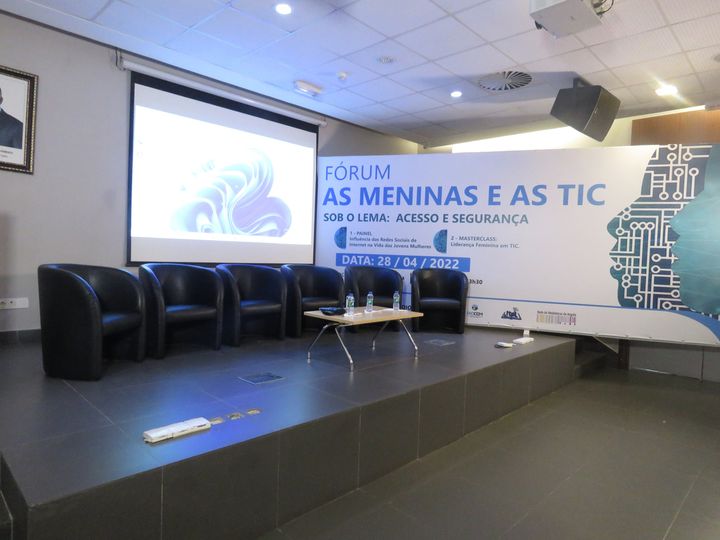 MINTTICS APOIA ENVOLVIMENTO DE MENINAS AS TIC